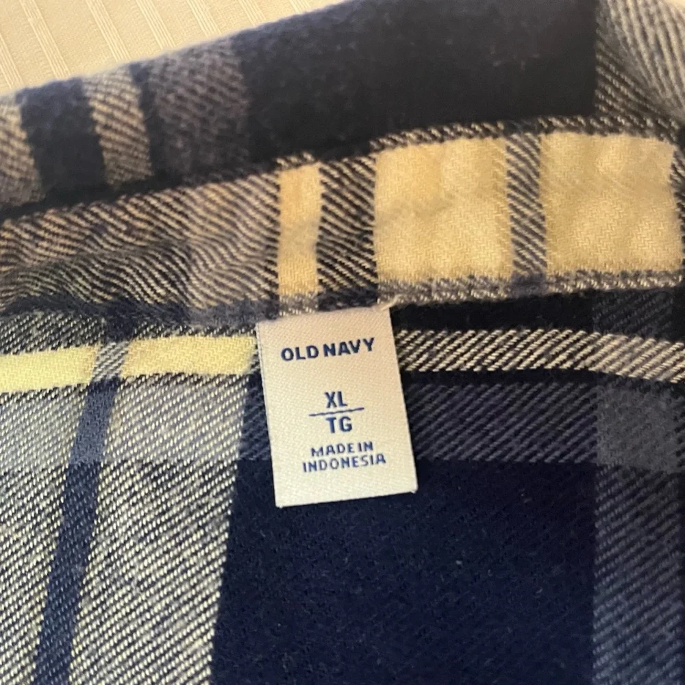 2/$20 - Navy and Light Cream Checkered Plaid Flannel Button Down Shirt - XL - Picture 3 of 11